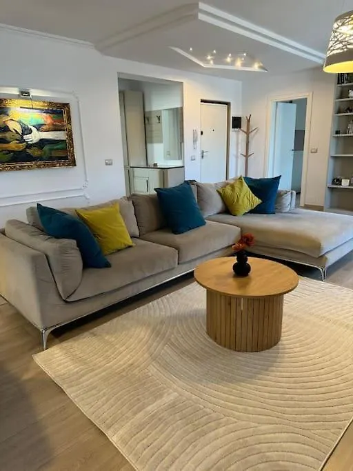 Leos Apartment Тирана 0*,  Албания